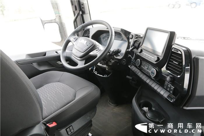 【十大外围足球平台app手机版】《阿丽塔:战斗天使》首波口碑不理想 卡梅隆还为其发布人生第一张自拍(图2) 十大外围足球平台app