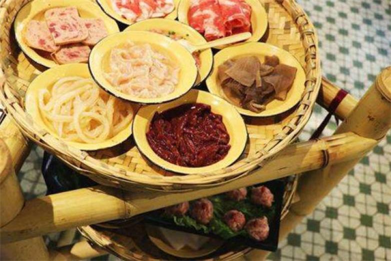 十大外围足球平台app手机版-元旦当天票房回落至2.9亿 《宠爱》蝉联日冠《叶问4》票房破8亿大关(图3) 十大外围足球平台app手机版